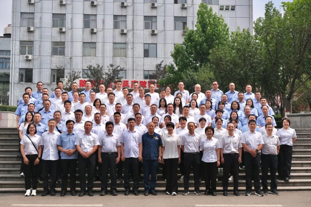 高溫熔爐煉精鋼 警示教育鑄廉心—龍鋼集團(tuán)2025年警示教育活動(dòng)側(cè)記 高溫熔爐煉精鋼 警示教育鑄廉心—龍鋼集團(tuán)2025年警示教育活動(dòng)側(cè)記