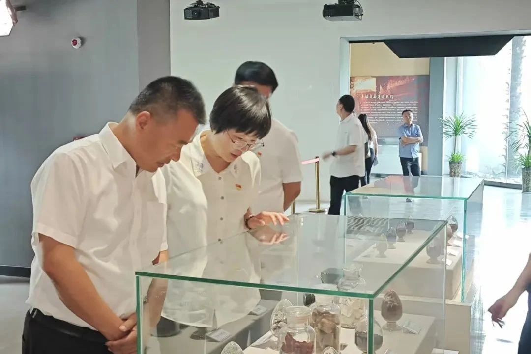 高溫熔爐煉精鋼 警示教育鑄廉心—龍鋼集團(tuán)2025年警示教育活動(dòng)側(cè)記 高溫熔爐煉精鋼 警示教育鑄廉心—龍鋼集團(tuán)2025年警示教育活動(dòng)側(cè)記