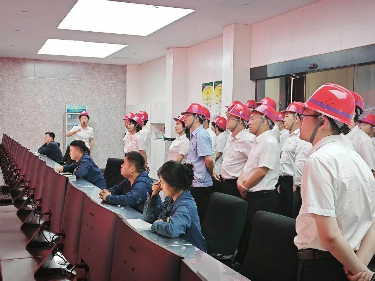 高溫熔爐煉精鋼 警示教育鑄廉心—龍鋼集團(tuán)2025年警示教育活動(dòng)側(cè)記 高溫熔爐煉精鋼 警示教育鑄廉心—龍鋼集團(tuán)2025年警示教育活動(dòng)側(cè)記