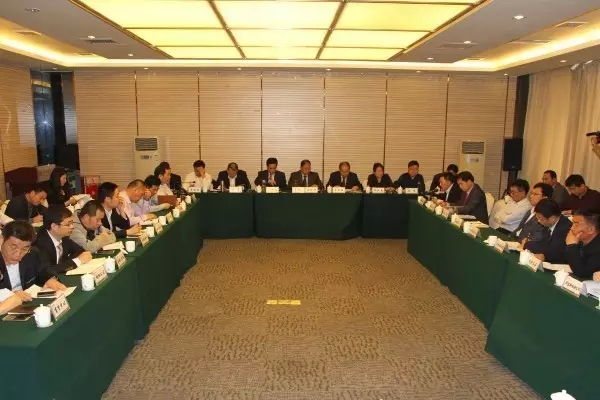 龍鋼集團安環(huán)委召開2016年第1次會議 龍鋼集團安環(huán)委召開2016年第1次會議