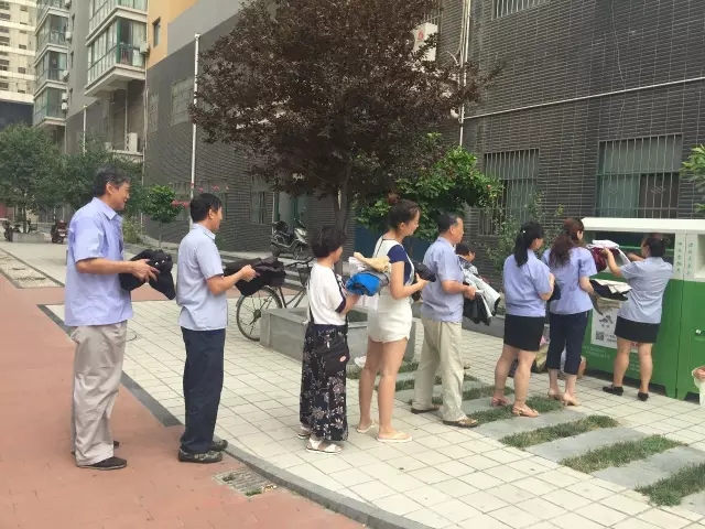 綜合服務(wù)公司舉行“衣暖人心,愛心捐贈”公益活動 綜合服務(wù)公司舉行“衣暖人心,愛心捐贈”公益活動