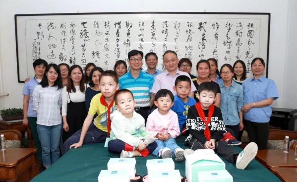“關(guān)注成長(zhǎng) 筑夢(mèng)六一”——龍鋼集團(tuán)女職委開展“六一兒童節(jié)”關(guān)愛(ài)活動(dòng) “關(guān)注成長(zhǎng) 筑夢(mèng)六一”——龍鋼集團(tuán)女職委開展“六一兒童節(jié)”關(guān)愛(ài)活動(dòng)